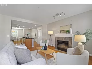 Photo #4: 252827635 Listing