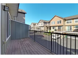 Photo #5: 252827635 Listing