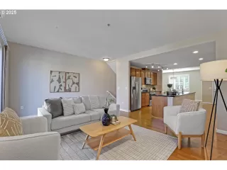 Photo #6: 252827635 Listing
