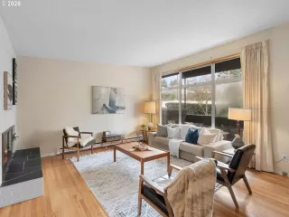 Photo #4: 253665374 Listing