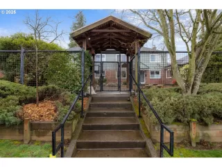 Photo #1: 254125990 Listing