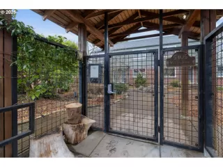 Photo #3: 254125990 Listing