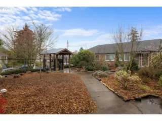 Photo #6: 254125990 Listing