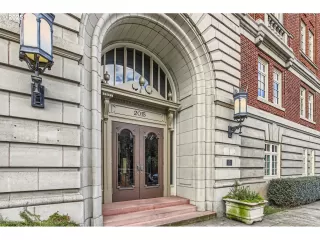 Photo #1: 254159149 Listing