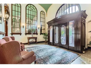 Photo #2: 254159149 Listing