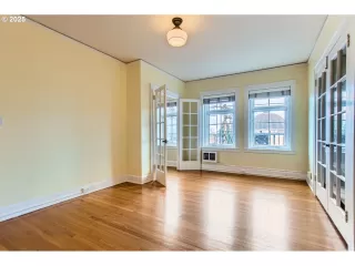 Photo #3: 254159149 Listing