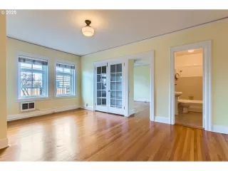 Photo #4: 254159149 Listing