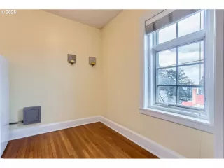 Photo #5: 254159149 Listing