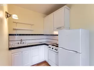 Photo #6: 254159149 Listing