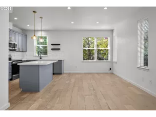 Photo #3: 254347239 Listing