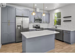 Photo #4: 254347239 Listing