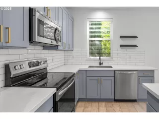 Photo #5: 254347239 Listing