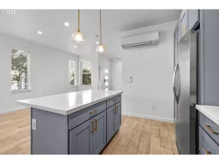 Photo #6: 254347239 Listing