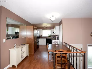 Photo #5: 254931678 Listing