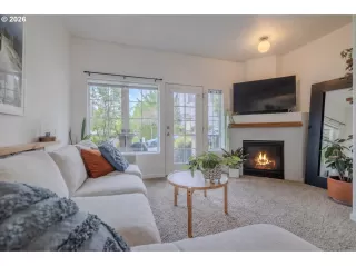 Photo #2: 255085484 Listing