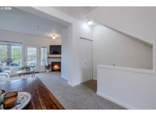 Photo #4: 255085484 Listing