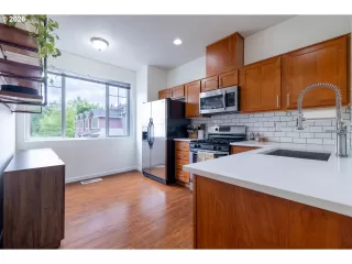 Photo #5: 255085484 Listing