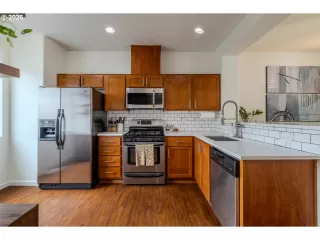 Photo #6: 255085484 Listing