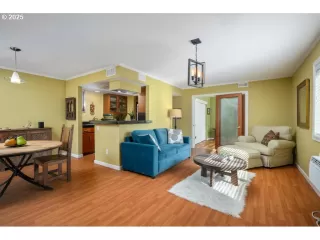 Photo #4: 255983933 Listing 