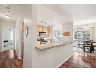 Photo #2: 256639336 Listing 