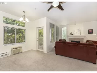 Photo #4: 256850354 Listing