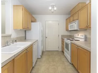 Photo #5: 256850354 Listing