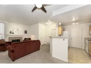 Photo #6: 256850354 Listing