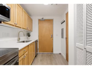 Photo #2: 257429344 Listing