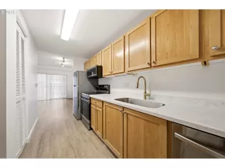 Photo #4: 257429344 Listing