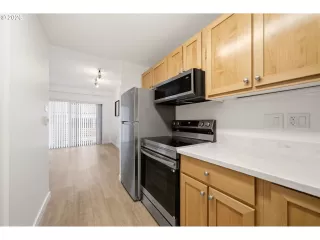 Photo #5: 257429344 Listing