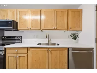 Photo #6: 257429344 Listing