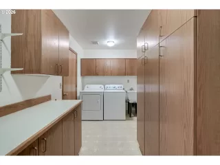 Photo #4: 257547946 Listing