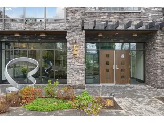 Photo #2: 257594729 Listing