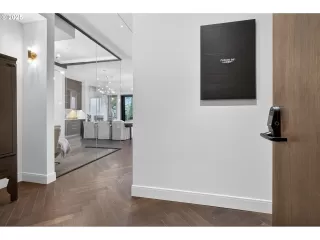 Photo #3: 257594729 Listing