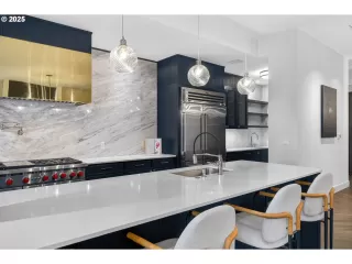 Photo #6: 257594729 Listing