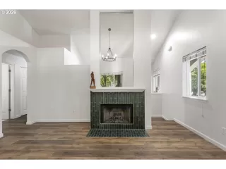 Photo #2: 257787422 Listing 
