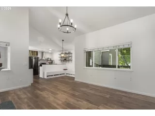Photo #3: 257787422 Listing 