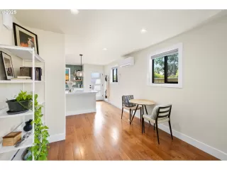 Photo #1: 258412532 Listing 