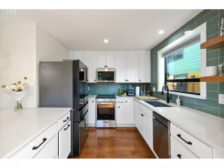 Photo #2: 258412532 Listing 