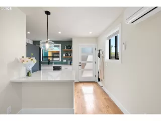 Photo #3: 258412532 Listing 