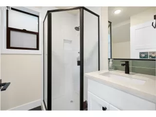 Photo #6: 258412532 Listing 