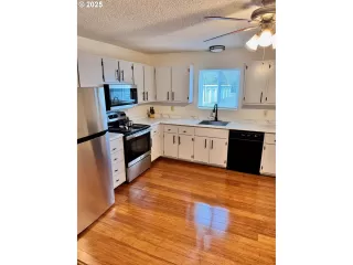 Photo #6: 259467882 Listing 