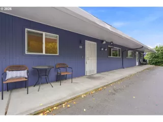 Browse active condo listings in STANWOOD MANOR