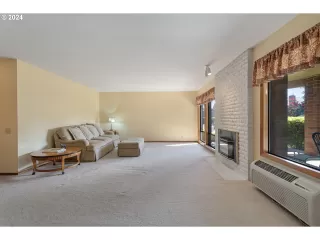 Photo #4: 259596741 Listing 