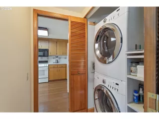 Photo #5: 259596741 Listing 