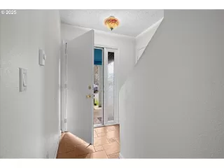 Photo #3: 259825734 Listing