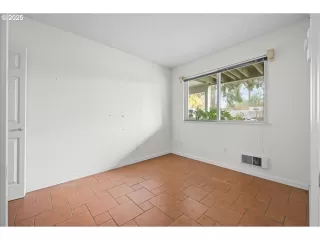 Photo #4: 259825734 Listing