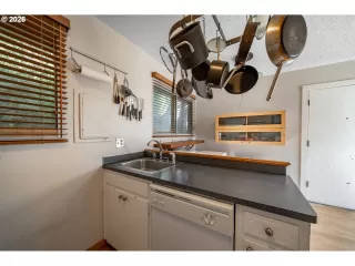 Photo #4: 260794061 Listing 