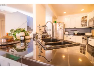 Photo #5: 261966078 Listing 