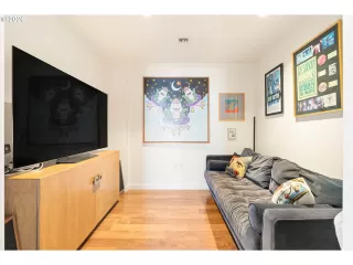 Photo #3: 262309291 Listing